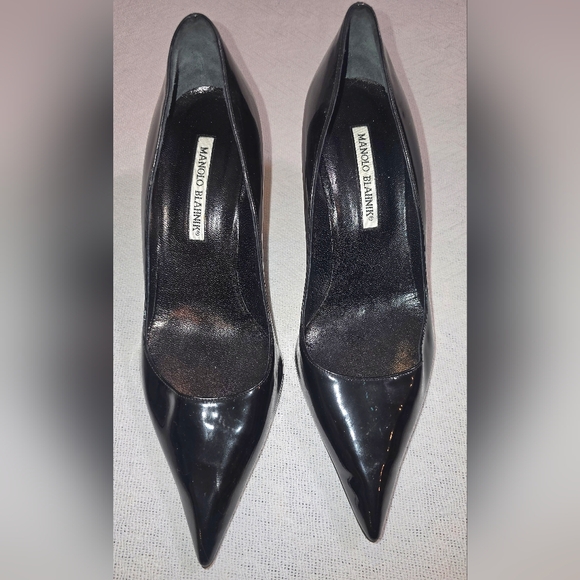 MANOLO BLAHNIK Black Patent Leather BB Pumps 39.5
